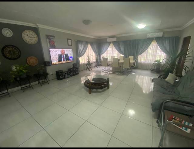 6 BEDROOM HOUSE FOR SALE IN DENNESIG